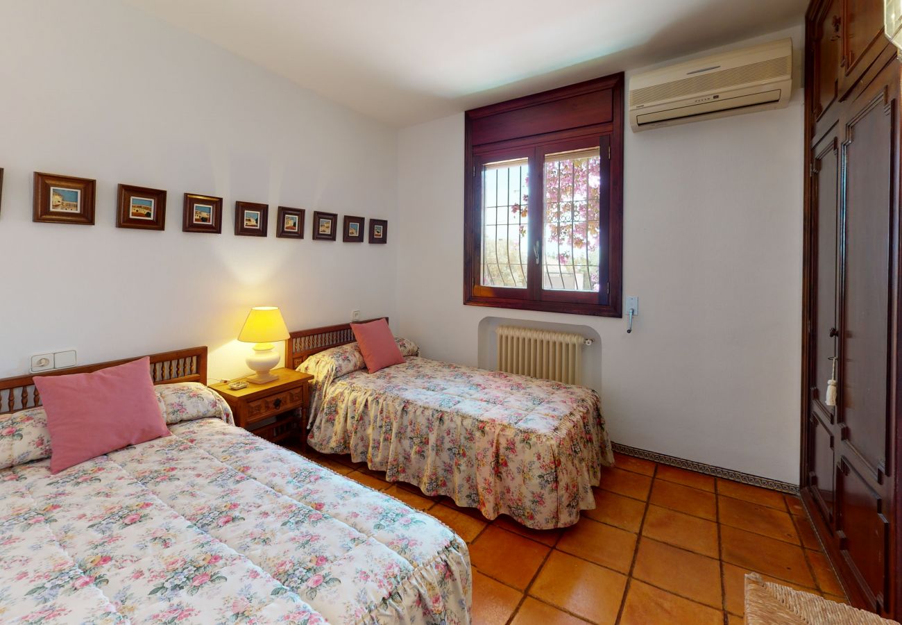 Chalet in Novelda - Family Rustic Villa