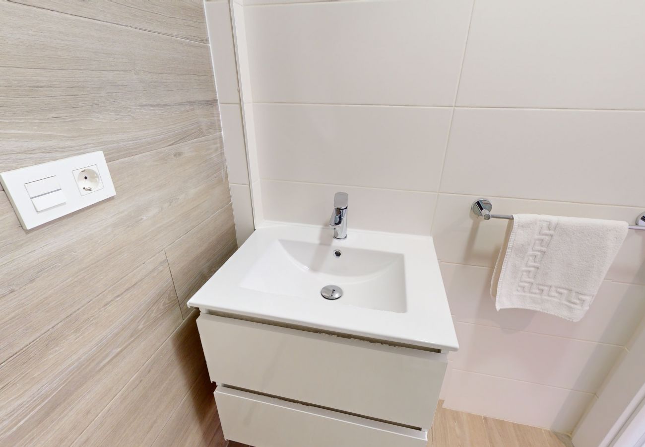 Apartment in Alicante / Alacant - Alicante Colorful Penthouse Center 5B