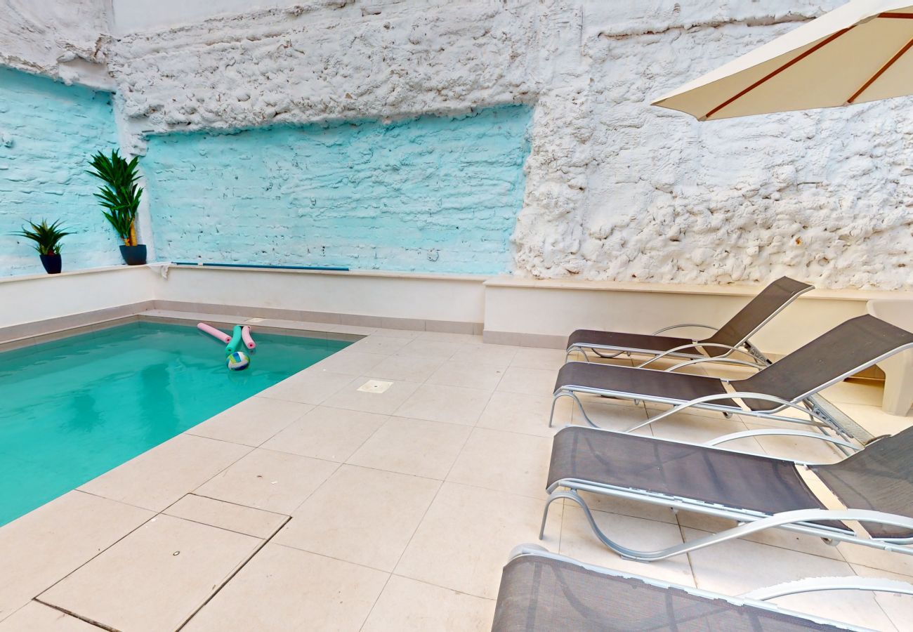 Apartment in Alicante / Alacant - Alicante Colorful Penthouse Center 5B