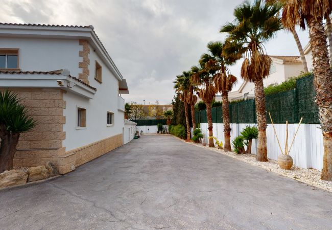 Villa in Alicante - ESPECTACULAR CHALET LICENCIA TURÍSTICA ALICANTE Villa in Alicante - ESPECTACULAR CHALET LICENCIA TURÍSTICA ALICANTE