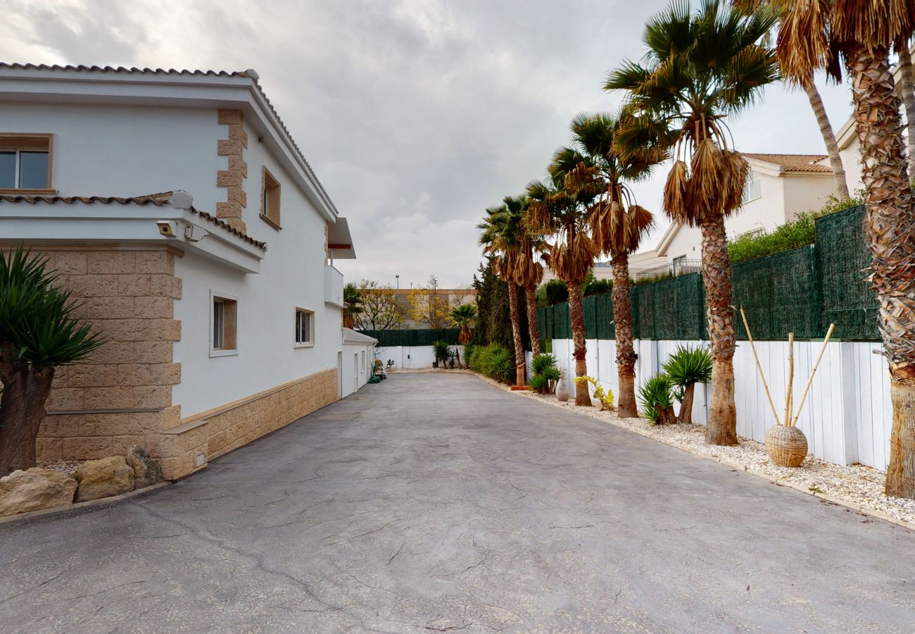 Villa in Alicante - ESPECTACULAR CHALET LICENCIA TURÍSTICA ALICANTE Villa in Alicante - ESPECTACULAR CHALET LICENCIA TURÍSTICA ALICANTE