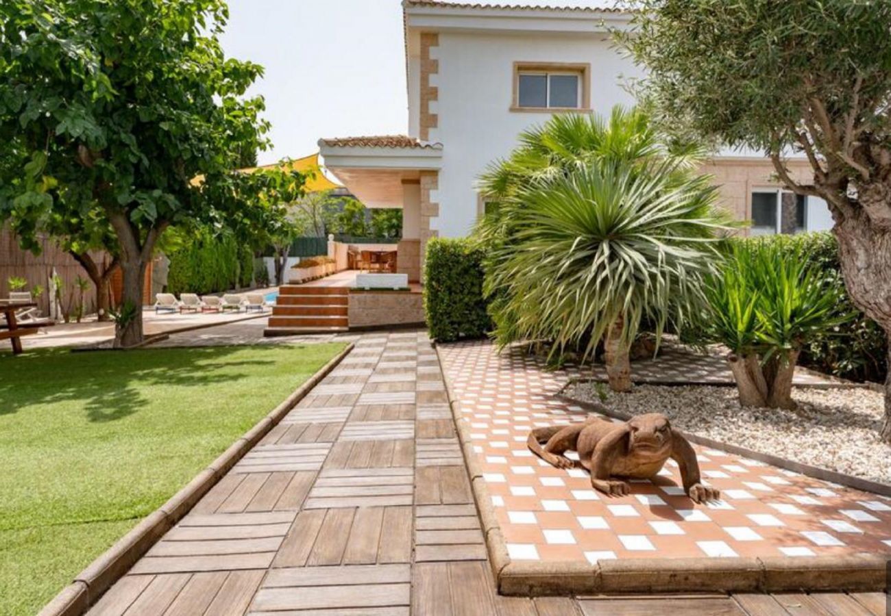 Villa in Alicante - ESPECTACULAR CHALET LICENCIA TURÍSTICA ALICANTE Villa in Alicante - ESPECTACULAR CHALET LICENCIA TURÍSTICA ALICANTE